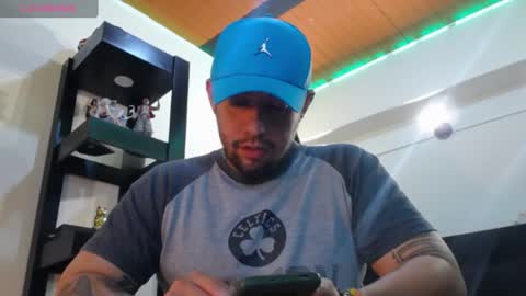 Snapshot of spartacus_cam chatting on December 6, 5:20 am online show from December 6, 5:20 am