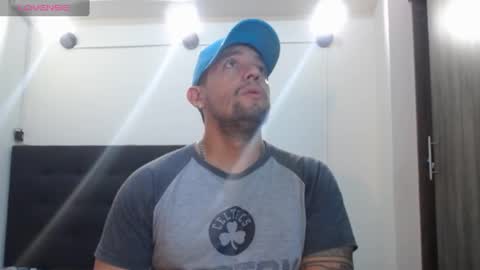 Snapshot of spartacus_cam chatting on December 6, 8:26 am online show from December 6, 8:26 am