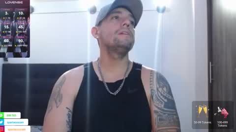 Snapshot of spartacus_cam chatting on December 17, 9:28 am online show from December 17, 9:28 am