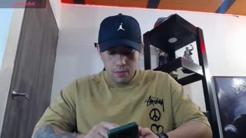 Snapshot of spartacus_cam chatting on December 31, 5:33 am online show from December 31, 5:33 am