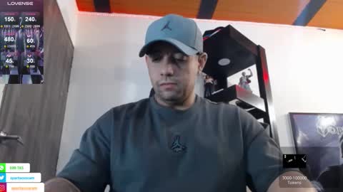 Snapshot of spartacus_cam chatting on January 4, 5:27 am online show from January 4, 5:27 am