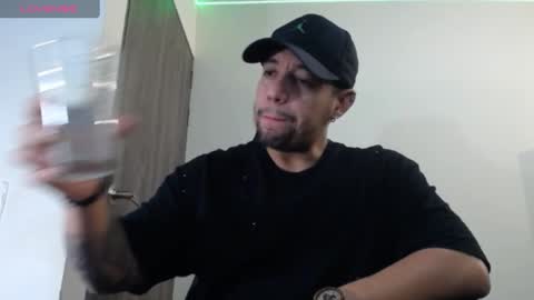 Snapshot of spartacus_cam chatting on January 17, 5:42 am online show from January 17, 5:42 am