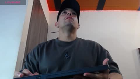 Snapshot of spartacus_cam chatting on January 20, 5:26 am online show from January 20, 5:26 am