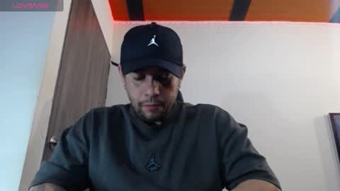 Snapshot of spartacus_cam chatting on February 1, 5:28 am online show from February 1, 5:28 am