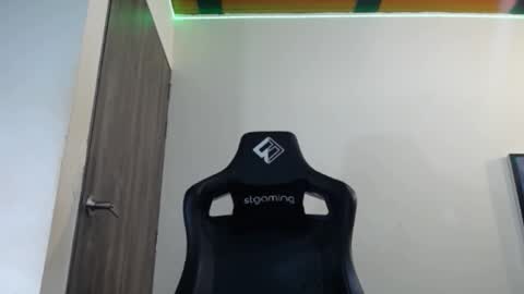 Snapshot of spartacus_cam chatting on February 5, 5:52 am online show from February 5, 5:52 am