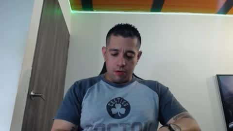 Snapshot of spartacus_cam chatting on February 11, 5:58 am online show from February 11, 5:58 am