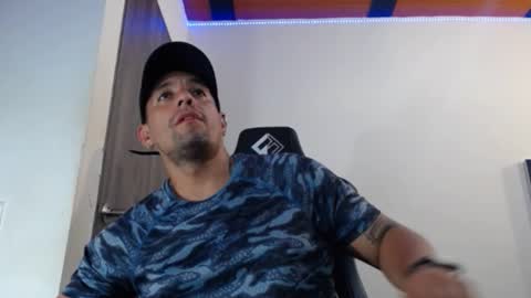 Snapshot of spartacus_cam chatting on February 18, 6:04 am online show from February 18, 6:04 am