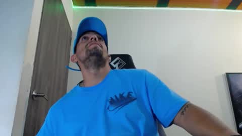 Snapshot of spartacus_cam chatting on February 27, 6:07 am online show from February 27, 6:07 am