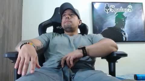 Snapshot of spartacus_cam chatting on September 25, 5:33 am online show from September 25, 5:33 am