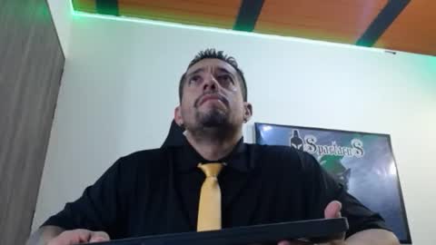 Snapshot of spartacus_cam chatting on December 3, 5:37 am online show from December 3, 5:37 am