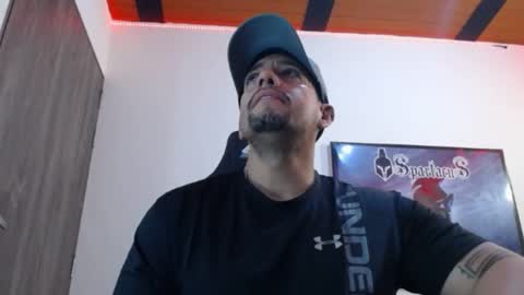 Snapshot of spartacus_cam chatting on December 15, 5:23 am online show from December 15, 5:23 am