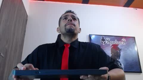 Snapshot of spartacus_cam chatting on December 17, 5:35 am online show from December 17, 5:35 am