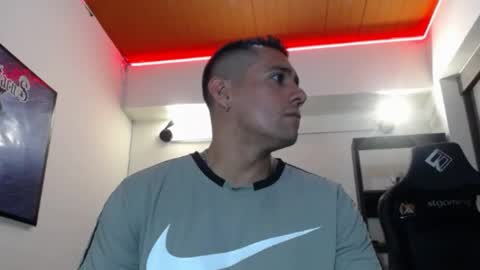 Snapshot of spartacus_cam chatting on May 22, 6:31 am online show from May 22, 6:31 am