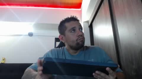 Snapshot of spartacus_cam chatting on June 5, 6:52 am online show from June 5, 6:52 am