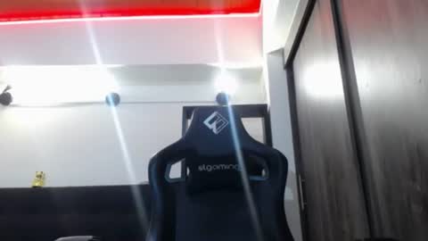 Snapshot of spartacus_cam chatting on June 17, 5:10 am online show from June 17, 5:10 am