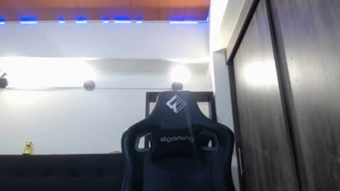 Snapshot of spartacus_cam chatting on June 21, 5:21 am online show from June 21, 5:21 am