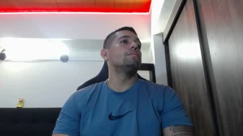 Snapshot of spartacus_cam chatting on June 22, 5:15 am online show from June 22, 5:15 am
