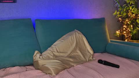 Snapshot of special_person chatting on December 13, 8:26 pm Nicole online show from December 13, 8:26 pm