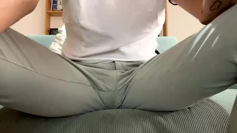 Snapshot of specialll27 chatting on December 3, 10:02 am Dany online show from December 3, 10:02 am