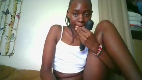 Snapshot of spicedebony13 chatting on June 24, 8:35 am spicedebony13 online show from June 24, 8:35 am