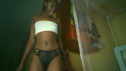 Snapshot of spicedebony13 chatting on June 29, 10:43 pm spicedebony13 online show from June 29, 10:43 pm