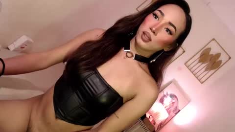 Snapshot of spicy_kinky chatting on January 28, 7:00 pm Alora online show from January 28, 7:00 pm