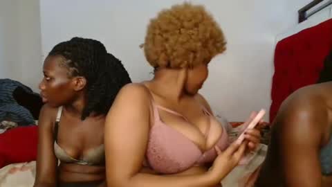 Snapshot of spicy_suzzy chatting on October 18, 4:15 am Spicy online show from October 18, 4:15 am
