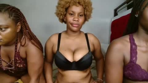 Snapshot of spicy_suzzy chatting on October 19, 5:13 pm Spicy online show from October 19, 5:13 pm