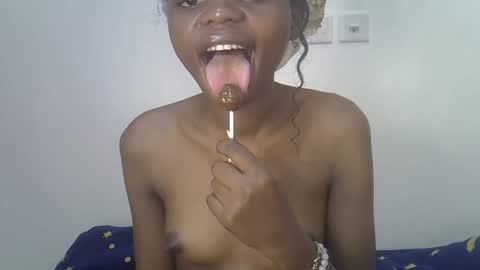 Snapshot of spicybobolishia_ chatting on April 16, 9:39 pm Bobo online show from April 16, 9:39 pm