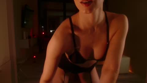 Elizabeth online show from October 24, 4:58 pm