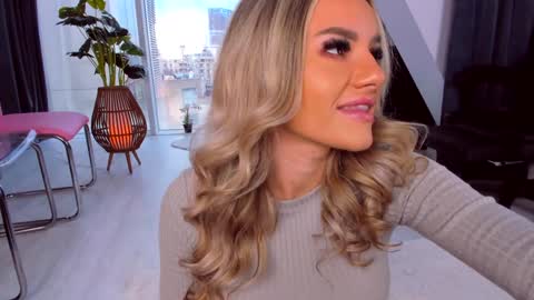 Anna online show from December 20, 1:11 pm