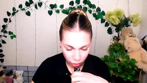 Snapshot of sport_tall_karina chatting on March 28, 10:48 am Karina online show from March 28, 10:48 am