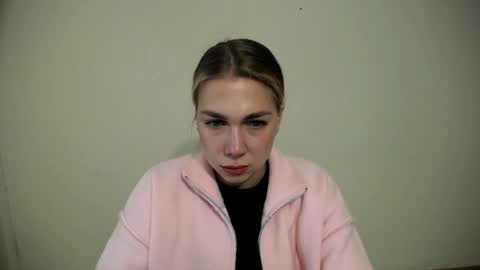 Snapshot of sport_tall_karina chatting on April 23, 9:30 am Karina online show from April 23, 9:30 am