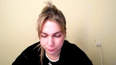 Snapshot of sport_tall_karina chatting on May 1, 7:57 am Karina online show from May 1, 7:57 am