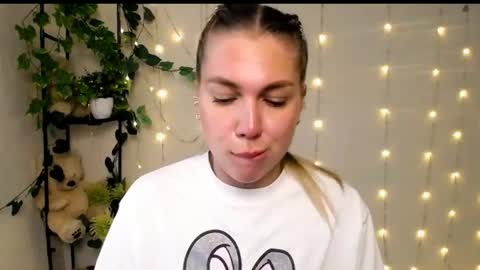 Snapshot of sport_tall_karina chatting on May 9, 9:25 am Karina online show from May 9, 9:25 am
