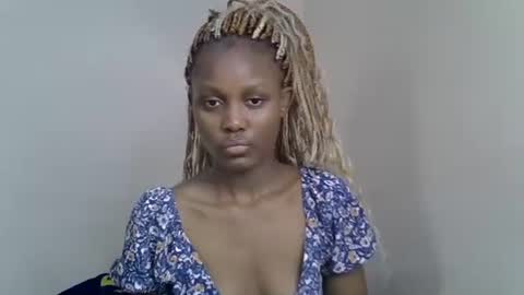 Snapshot of squirt_godes chatting on October 18, 7:03 pm Tashy online show from October 18, 7:03 pm