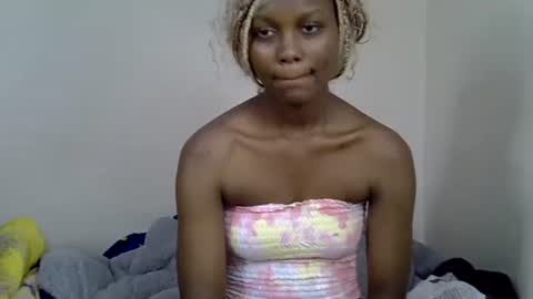 Snapshot of squirt_godes chatting on November 3, 2:24 am Tashy online show from November 3, 2:24 am