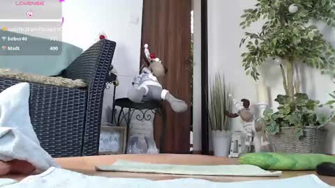 Snapshot of squirtmanica chatting on December 24, 9:06 am Monica online show from December 24, 9:06 am