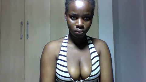 Snapshot of squiter_girlie chatting on October 22, 3:29 am Squiter online show from October 22, 3:29 am