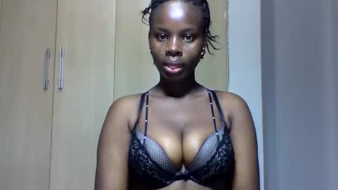 Snapshot of squiter_girlie chatting on November 2, 5:21 am Squiter online show from November 2, 5:21 am