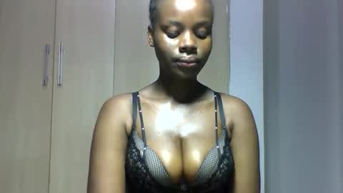 Snapshot of squiter_girlie chatting on November 6, 6:25 am Squiter online show from November 6, 6:25 am