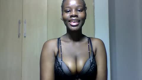 Snapshot of squiter_girlie chatting on November 8, 2:56 am Squiter online show from November 8, 2:56 am