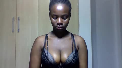 Snapshot of squiter_girlie chatting on November 21, 5:06 am Squiter online show from November 21, 5:06 am