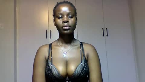 Snapshot of squiter_girlie chatting on November 25, 4:51 pm Squiter online show from November 25, 4:51 pm