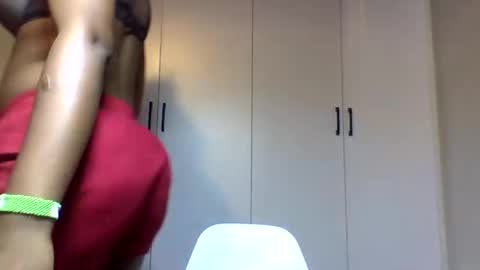 Snapshot of squiter_girlie chatting on December 1, 4:50 am Squiter online show from December 1, 4:50 am