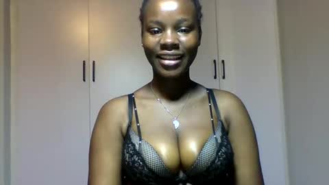 Snapshot of squiter_girlie chatting on December 2, 5:02 am Squiter online show from December 2, 5:02 am
