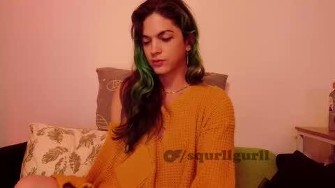 Snapshot of squrlgurl chatting on November 15, 1:03 am Earthling Gurl Michelle Allergy online show from November 15, 1:03 am
