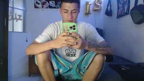 Snapshot of sr_porn01 chatting on December 21, 2:26 pm sr_porn01 online show from December 21, 2:26 pm