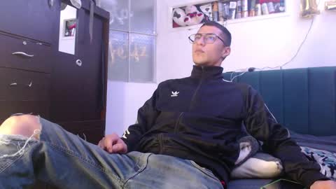 Snapshot of sr_porn01 chatting on February 17, 9:30 pm sr_porn01 online show from February 17, 9:30 pm