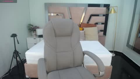 Snapshot of sr_smith_1 chatting on April 13, 1:16 pm sr_smith_1 online show from April 13, 1:16 pm